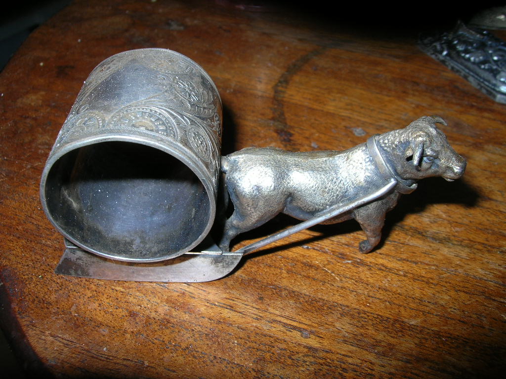 a bull pulling a ring on a sled Middletown Plate Co. 84.