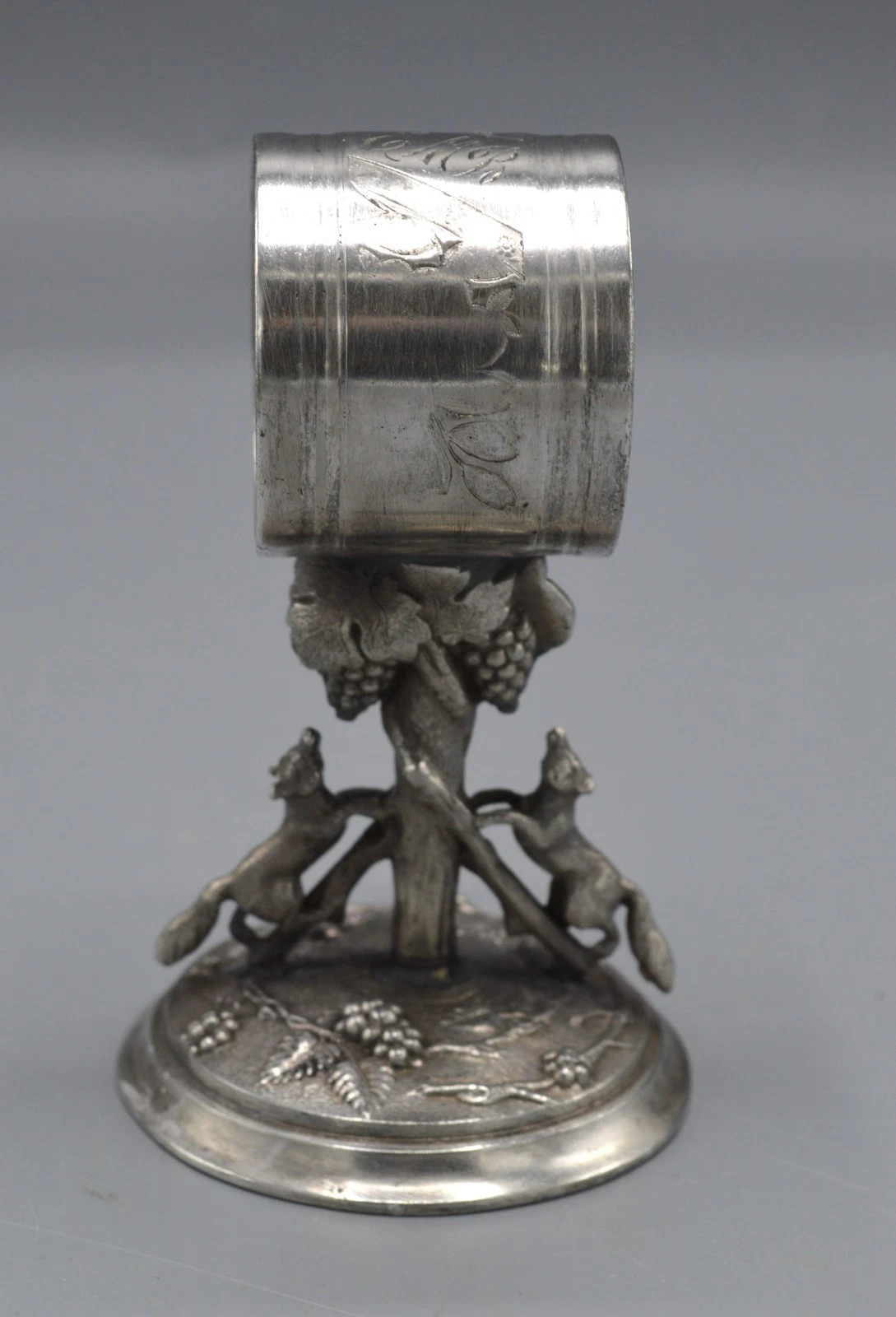 fox going for grapes figural napkin ring. Elton Silver Plate Co. 15. looks FAKE. May have been base of something else.